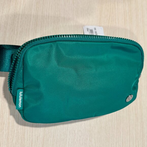 NWT Lululemon Everywhere Belt Bag 1L Green - Picture 9 of 12
